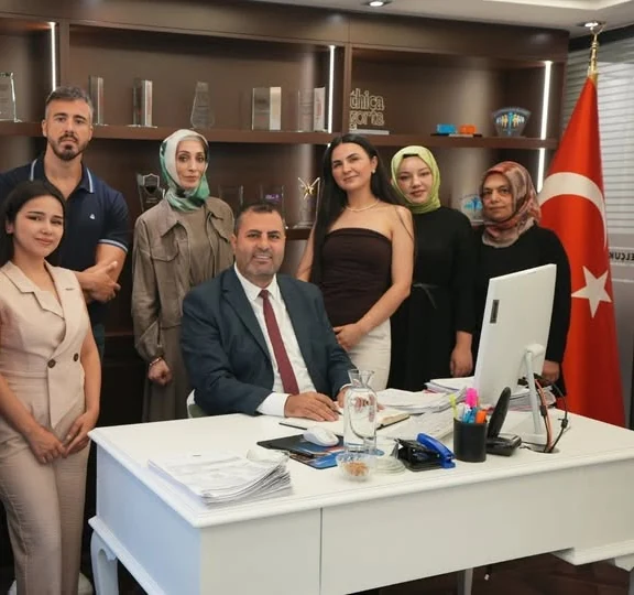 Selçuklu Sigorta ekibi kurucu Ferhat Korkut ile Bahçelievler ofisinde