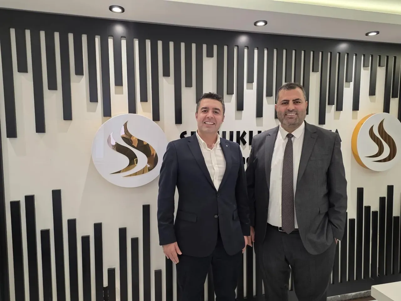 Ferhat Korkut ofiste bir misafirle